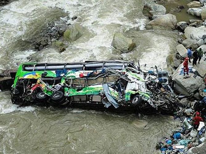 Nepalda avtobus uçuruma yuvarlanıb, 18 nəfər ölüb, 13 nəfər yaralanıb
