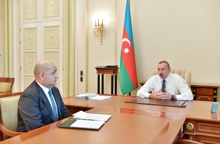 Prezident: “Biz çox çevik siyasət aparmaqla daha çox gəlir əldə etmək üçün ancaq az riskli aktivlərə fikir verməliyik”