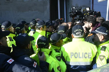 Gürcüstanda etirazçılarla polis arasında qarşıdurma yaranıb, saxlanılanlar var