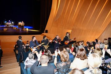 Heydər Əliyev Mərkəzində Emir Kusturitsa və «The No Smoking Orchestra» qrupunun konserti olub