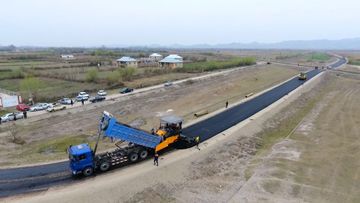 Yevlaxda üç kəndi birləşdirən avtomobil yolu yenidən qurulur