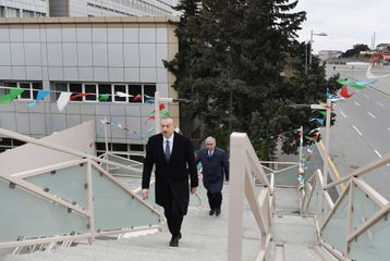 Prezident İlham Əliyev Bakı-Sumqayıt yolunda görülən işlərlə tanış olub - YENİLƏNİB
