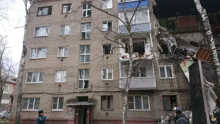 Rusiyada yaşayış binasında baş verən partlayışda 1 nəfər ölüb, 4 nəfər yaralanıb