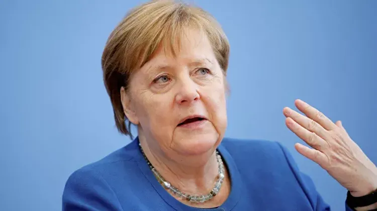 Merkel itmiş maskalarla bağlı istintaq aparılacağını deyib