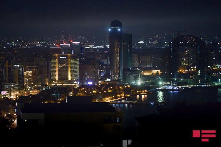 Виртуальное путешествие по ночному Баку - ФОТО
