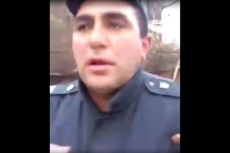 Sərxoş halda görüntüləri yayılan polis əməkdaşı orqandan xaric edilib - VİDEO