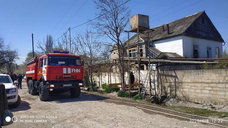 В Хачмазе сгорел двухэтажный дом
