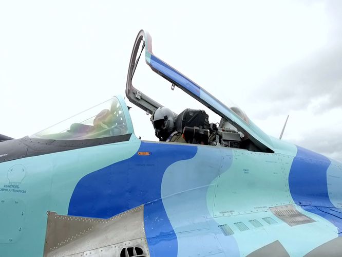 MiQ-29 və Su-25 təyyarələrinin ekipajları ilə taktiki-uçuş təlimi keçirilib