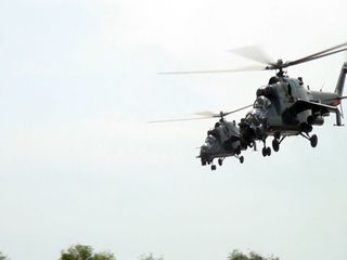 Hərbi Hava Qüvvələrinin helikopter bölmələri uçuş məşqləri keçirir  - VİDEO