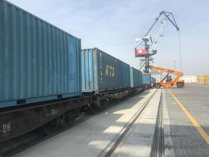Bakı Limanında ilk dəfə səpkili yük konteynerlə daşınıb
