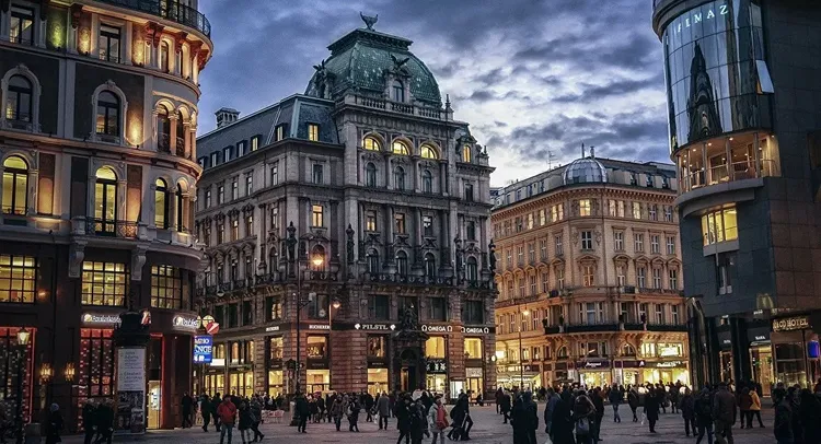 Streets of Vienna as Austria eases coronavirus lockdown measures - VIDEO