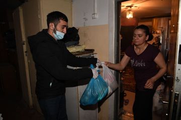 Dövlət Komitəsi və "Azərişıq" məcburi köçkün olan tənha şəxslərə və aztəminatlı ailələrə yardım edib - FOTO