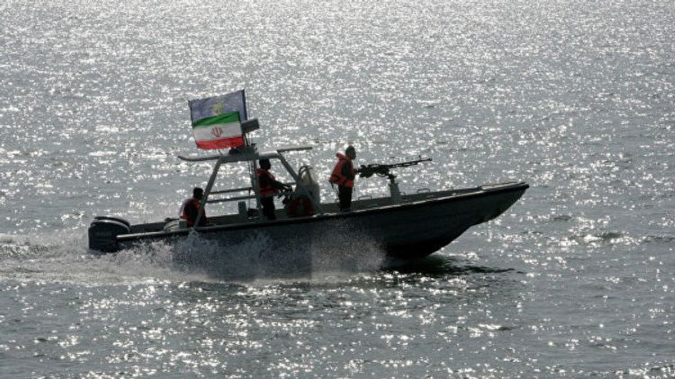 В ВМС США пожаловались на опасные маневры иранских катеров