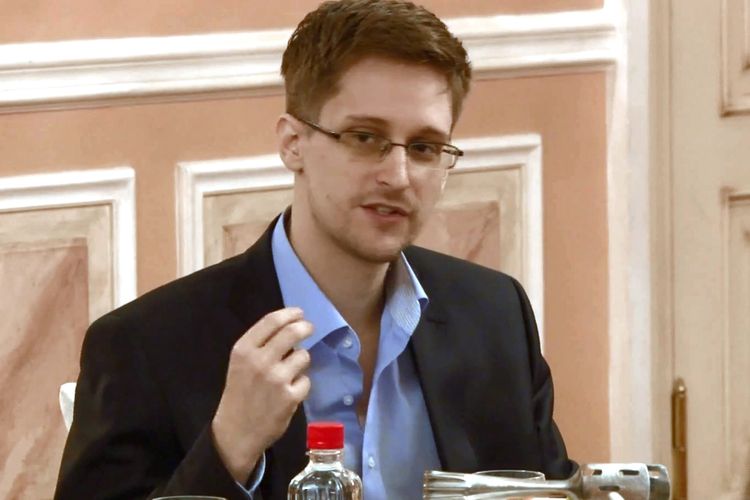 Edward Snowden files docs to extend residence permit in Russia for three years