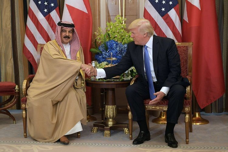 Трамп обсудил с королем Бахрейна ситуацию на рынке нефти