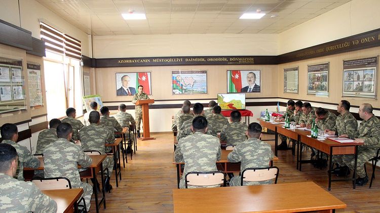 "Best group leader for classes on socio-political training" contest held in Azerbaijan Army