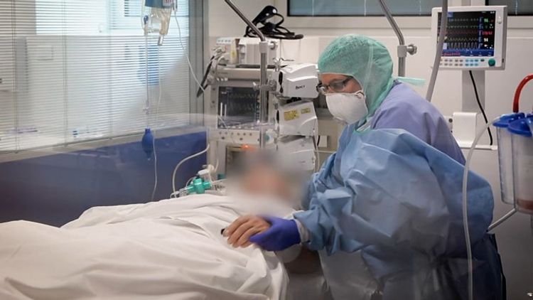 Число жертв коронавируса во Франции превысило 22 тысячи человек