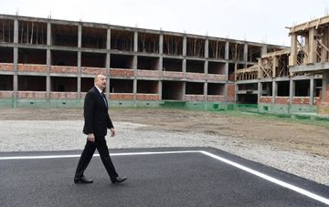 Azərbaycan Prezidenti 3042 məcburi köçkün ailəsi üçün yaşayış binalarından ibarət məhəllələrdə tikinti işlərinin gedişi ilə tanış olub - YENİLƏNİB