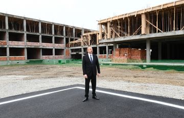 Azərbaycan Prezidenti 3042 məcburi köçkün ailəsi üçün yaşayış binalarından ibarət məhəllələrdə tikinti işlərinin gedişi ilə tanış olub - YENİLƏNİB