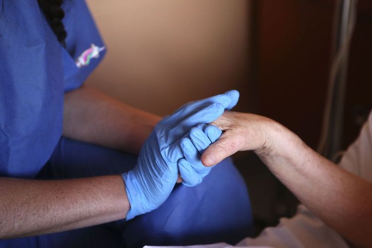 France reports 369 new virus deaths, fewest in almost four weeks