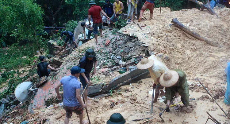 Five People Dead, 25 Injured After Flooding, Landslides in Vietnam - Authorities
