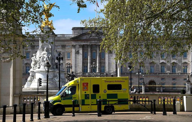 Великобритания вышла на третье место по числу вызванных коронавирусом смертей