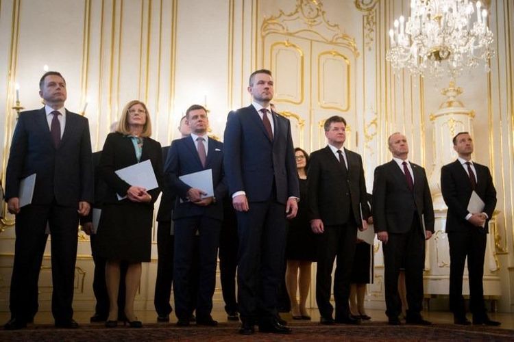 New Slovak government wins confidence vote in parliament