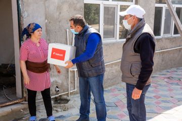 "Bakcell" Binədə yaşayan aztəminatlı ailələrə ərzaq yardımı edib ® - FOTO