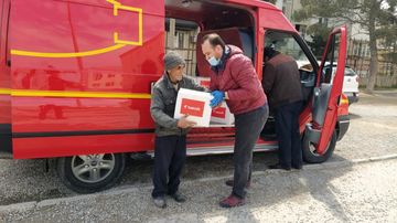 "Bakcell" Binədə yaşayan aztəminatlı ailələrə ərzaq yardımı edib ® - FOTO