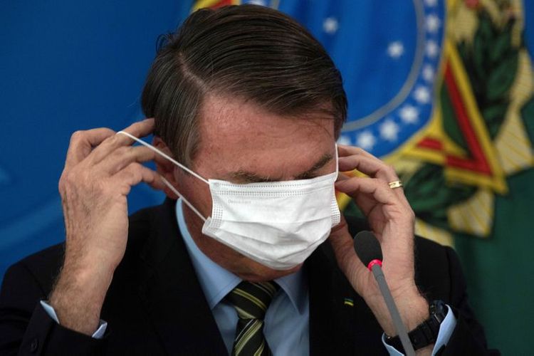 Президент Бразилии: Все когда-то заразятся коронавирусом