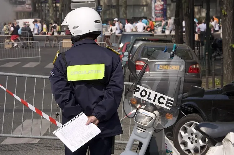 Fransada sürücü avtomobili insanların üstünə sürüb, 13 nəfər yaralanıb