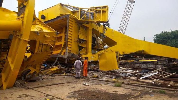 Crane collapses at Hindustan Shipyard in India