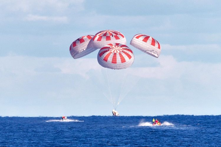 "Crew Dragon" kosmik gəmisi Florida yaxınlığında Yerə enib