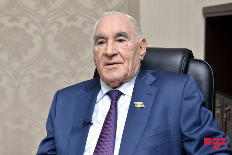 President Ilham Aliyev signs obituary on Fattah Heydarov