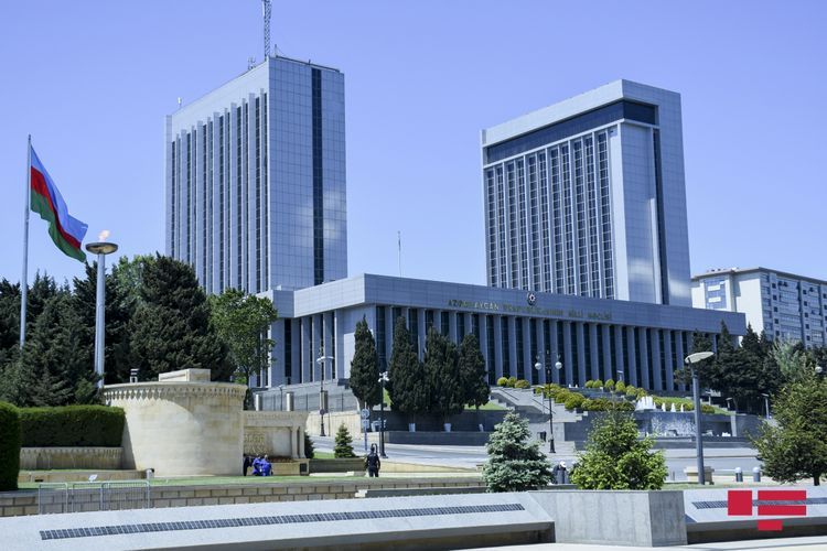 Meeting of extraordinary session of Azerbaijani Parliament started 