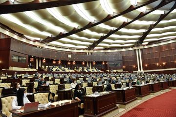 Milli Məclisin növbədənkənar sessiyasının iclası başlayıb