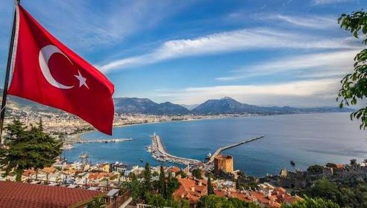 В Турции прокомментировали сообщения о вспышке коронавируса на курортах