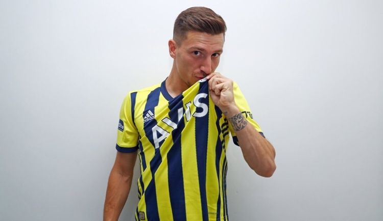 “Fənərbaxça” "Qalatasaray"ın istədiyi futbolçunu transfer edib