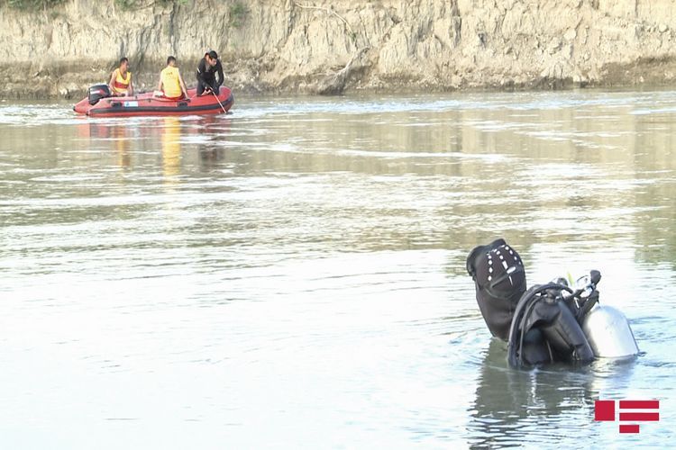 В Шамкирчайском водохранилище два человека остались в лодке в беспомощном состоянии