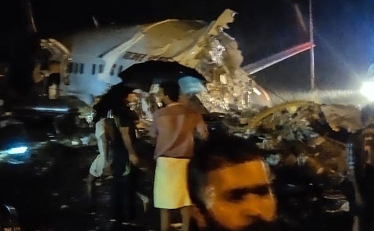 Число погибших при жесткой посадке самолета в Индии достигло 20 - ФОТО - ВИДЕО - ОБНОВЛЕНО-2