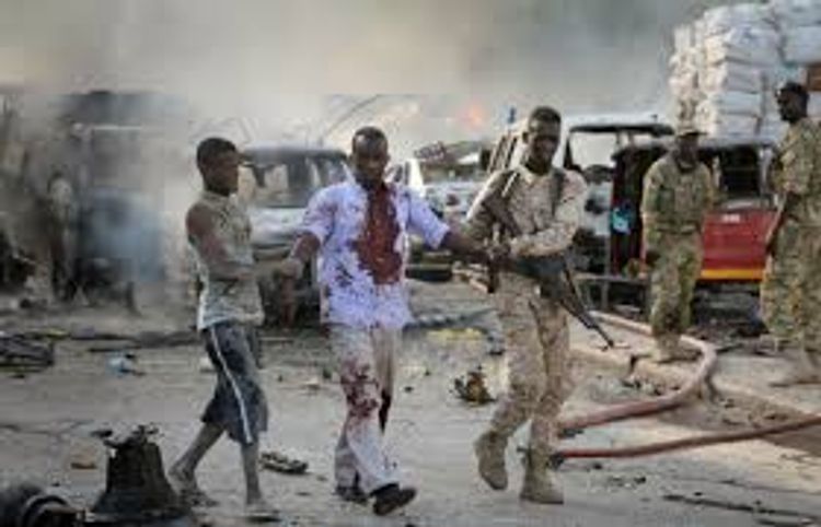 Huge blast rocks military base in Somali capital 