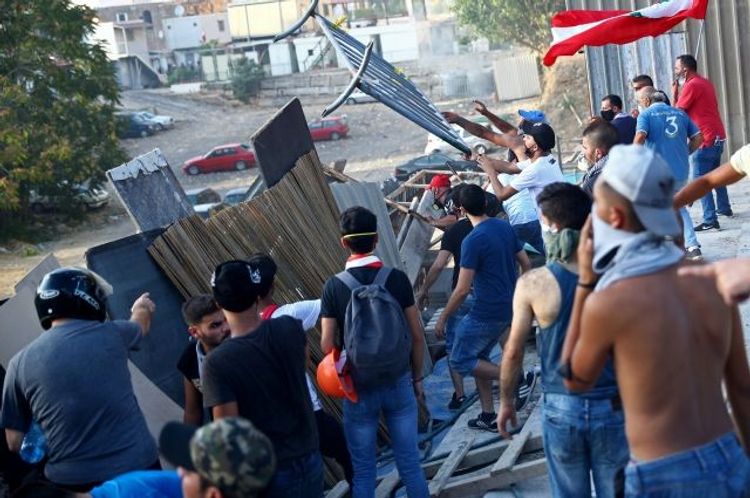 В Бейруте возобновились столкновения между демонстрантами и полицией