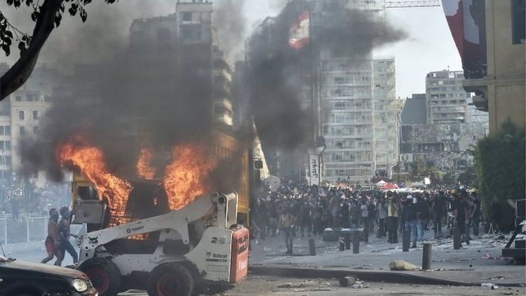 В Бейруте демонстранты ворвались в здания двух министерств