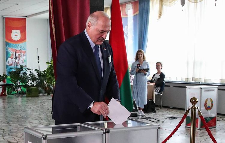 ЦИК: Лукашенко побеждает на выборах президента с 80,23%, Тихановская набирает 9,9%
