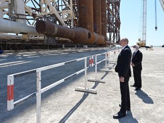 Prezident İlham Əliyev “Qarabağ” yatağının dayaq blokunun dənizə yola salınması mərasimində iştirak edib - YENİLƏNİB