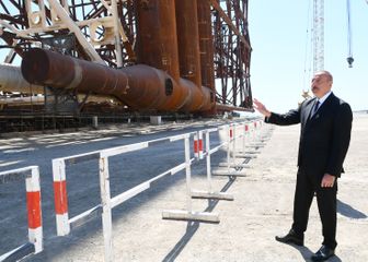 Prezident İlham Əliyev “Qarabağ” yatağının dayaq blokunun dənizə yola salınması mərasimində iştirak edib - YENİLƏNİB