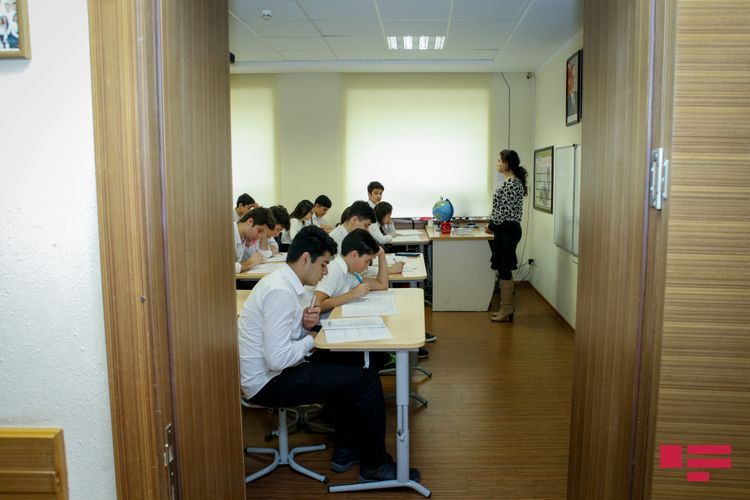 В Азербайджане обнародовано число учащихся, не явившихся на выпускные и приемные экзамены 