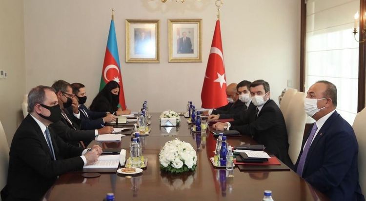 Azerbaijani and Turkish FMs meet