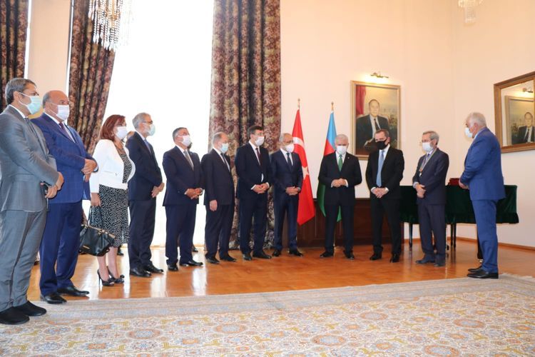Джейхун Байрамов вручил группе турецких политиков ордена и медали Азербайджана - ФОТО