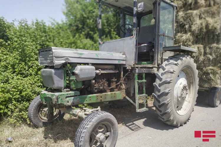 В Кюрдамире автомобиль столкнулся с трактором, есть погибший и раненые - ВИДЕО